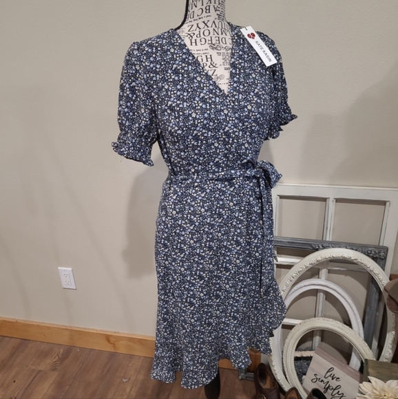 Kate Kasin NWT Women's SZ Med blue ditsy floral dress tie belt v neck ruffle hem - Picture 1 of 12